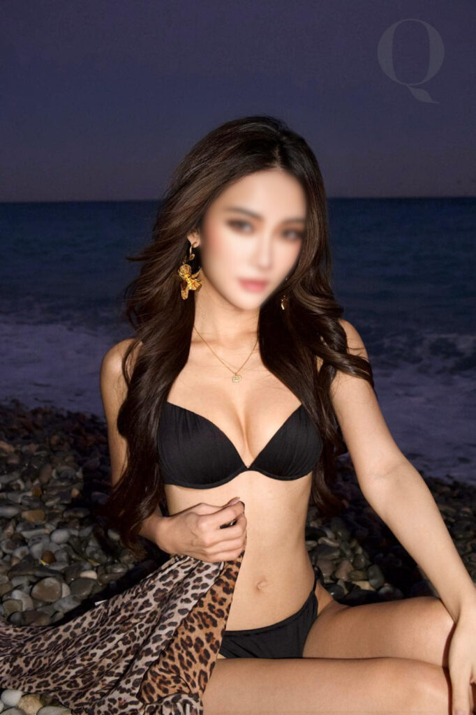 Akari – Sexiest Chinese Escort
